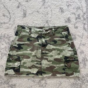 Boohoo Camo Skirt - Size 8